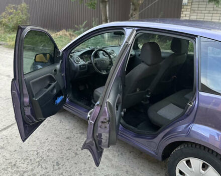 Фіолетовий Форд Фієста, об'ємом двигуна 1.4 л та пробігом 154 тис. км за 4500 $, фото 3 на Automoto.ua