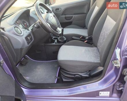 Фиолетовый Форд Фиеста, объемом двигателя 1.4 л и пробегом 230 тыс. км за 4300 $, фото 15 на Automoto.ua