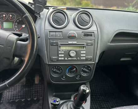 Фіолетовий Форд Фієста, об'ємом двигуна 1.4 л та пробігом 154 тис. км за 4500 $, фото 7 на Automoto.ua