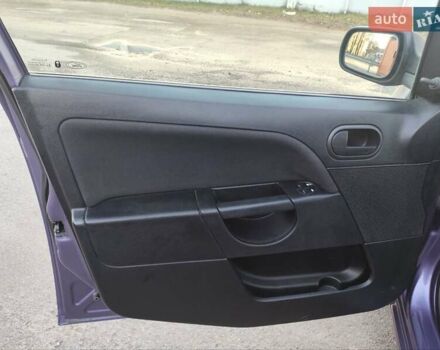 Фиолетовый Форд Фиеста, объемом двигателя 1.4 л и пробегом 230 тыс. км за 4300 $, фото 6 на Automoto.ua