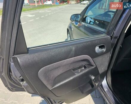 Фиолетовый Форд Фиеста, объемом двигателя 1.4 л и пробегом 142 тыс. км за 5100 $, фото 18 на Automoto.ua