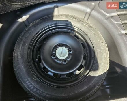 Фиолетовый Форд Фиеста, объемом двигателя 1.4 л и пробегом 142 тыс. км за 5100 $, фото 20 на Automoto.ua