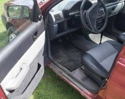 Красный Форд Фиеста, объемом двигателя 1.4 л и пробегом 200 тыс. км за 1100 $, фото 10 на Automoto.ua