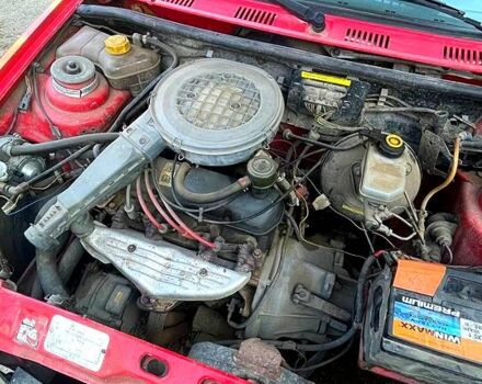 Червоний Форд Фієста, об'ємом двигуна 1.1 л та пробігом 0 тис. км за 1000 $, фото 4 на Automoto.ua