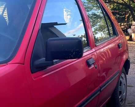 Червоний Форд Фієста, об'ємом двигуна 1.1 л та пробігом 0 тис. км за 1000 $, фото 2 на Automoto.ua