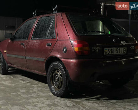 Красный Форд Фиеста, объемом двигателя 1.1 л и пробегом 300 тыс. км за 1100 $, фото 1 на Automoto.ua