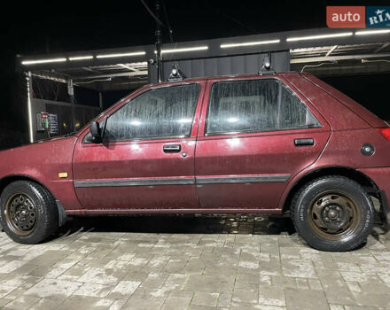 Красный Форд Фиеста, объемом двигателя 1.1 л и пробегом 300 тыс. км за 1100 $, фото 2 на Automoto.ua