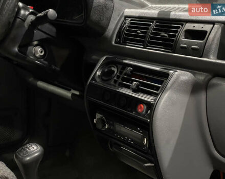 Красный Форд Фиеста, объемом двигателя 1.1 л и пробегом 300 тыс. км за 1100 $, фото 12 на Automoto.ua