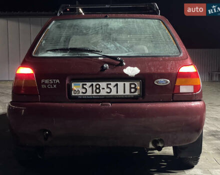 Красный Форд Фиеста, объемом двигателя 1.1 л и пробегом 300 тыс. км за 1100 $, фото 5 на Automoto.ua
