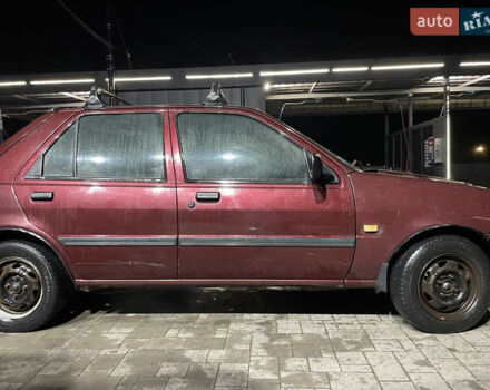 Красный Форд Фиеста, объемом двигателя 1.1 л и пробегом 300 тыс. км за 1100 $, фото 3 на Automoto.ua