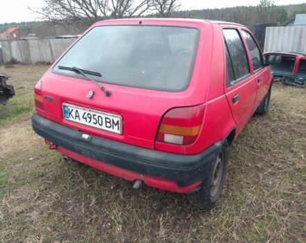 Красный Форд Фиеста, объемом двигателя 1.2 л и пробегом 3 тыс. км за 1000 $, фото 3 на Automoto.ua