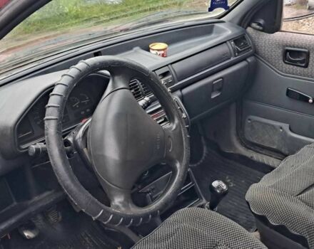 Красный Форд Фиеста, объемом двигателя 1.1 л и пробегом 100 тыс. км за 1070 $, фото 5 на Automoto.ua