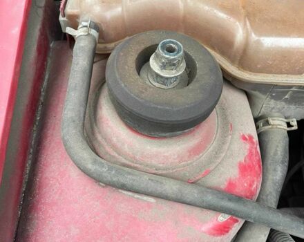 Красный Форд Фиеста, объемом двигателя 1.3 л и пробегом 200 тыс. км за 2200 $, фото 2 на Automoto.ua