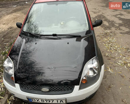 Червоний Форд Фієста, об'ємом двигуна 1.25 л та пробігом 230 тис. км за 3100 $, фото 2 на Automoto.ua