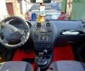 Красный Форд Фиеста, объемом двигателя 1.4 л и пробегом 240 тыс. км за 3500 $, фото 2 на Automoto.ua