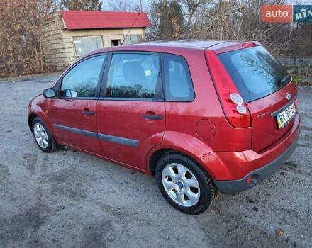 Красный Форд Фиеста, объемом двигателя 1.24 л и пробегом 200 тыс. км за 3600 $, фото 1 на Automoto.ua