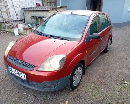 Красный Форд Фиеста, объемом двигателя 1.3 л и пробегом 190 тыс. км за 3800 $, фото 2 на Automoto.ua