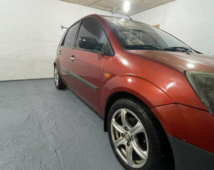 Красный Форд Фиеста, объемом двигателя 1.4 л и пробегом 214 тыс. км за 3500 $, фото 3 на Automoto.ua