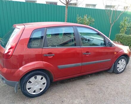 Красный Форд Фиеста, объемом двигателя 1.3 л и пробегом 190 тыс. км за 3800 $, фото 5 на Automoto.ua