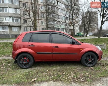 Красный Форд Фиеста, объемом двигателя 1.3 л и пробегом 195 тыс. км за 2550 $, фото 8 на Automoto.ua