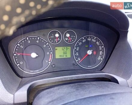 Красный Форд Фиеста, объемом двигателя 1.3 л и пробегом 180 тыс. км за 3800 $, фото 12 на Automoto.ua