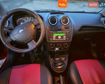 Красный Форд Фиеста, объемом двигателя 1.24 л и пробегом 200 тыс. км за 3600 $, фото 3 на Automoto.ua