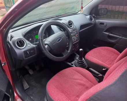 Красный Форд Фиеста, объемом двигателя 1.3 л и пробегом 85 тыс. км за 4200 $, фото 2 на Automoto.ua