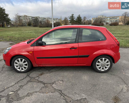 Красный Форд Фиеста, объемом двигателя 1.4 л и пробегом 210 тыс. км за 3650 $, фото 2 на Automoto.ua