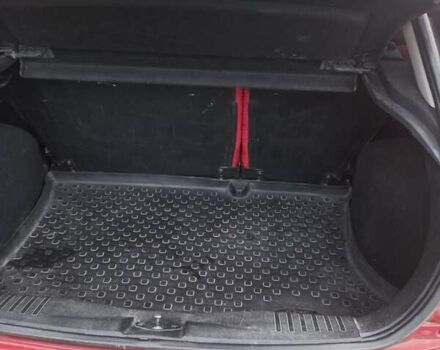 Красный Форд Фиеста, объемом двигателя 1.3 л и пробегом 85 тыс. км за 4200 $, фото 4 на Automoto.ua