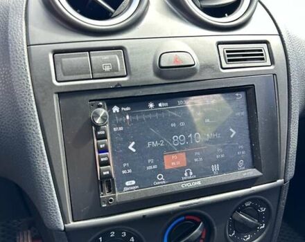 Форд Фиеста 2006 в Сумах на Automoto.ua Красный Форд Фиеста, объемом двигателя 1.39 л и пробегом 139 тыс. км за 5500 $, фото 16 на Automoto.ua