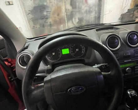 Красный Форд Фиеста, объемом двигателя 1.4 л и пробегом 214 тыс. км за 3500 $, фото 1 на Automoto.ua