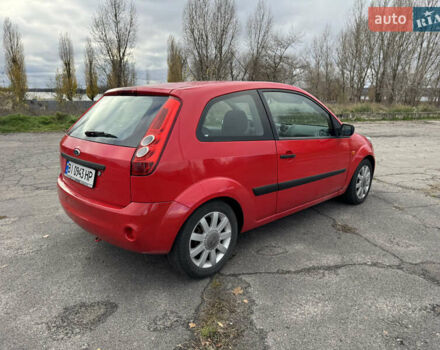 Красный Форд Фиеста, объемом двигателя 1.4 л и пробегом 210 тыс. км за 3650 $, фото 5 на Automoto.ua