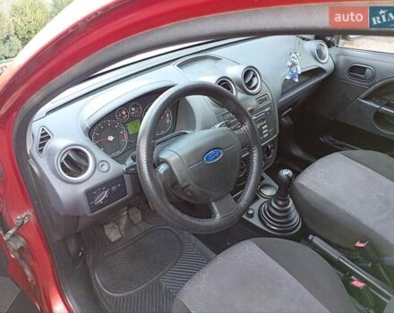 Красный Форд Фиеста, объемом двигателя 1.3 л и пробегом 180 тыс. км за 3800 $, фото 16 на Automoto.ua