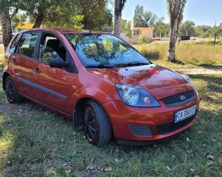Красный Форд Фиеста, объемом двигателя 1.39 л и пробегом 240 тыс. км за 3800 $, фото 4 на Automoto.ua