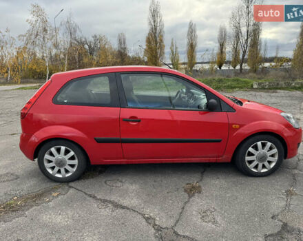 Красный Форд Фиеста, объемом двигателя 1.4 л и пробегом 210 тыс. км за 3650 $, фото 6 на Automoto.ua