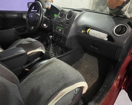 Червоний Форд Фієста, об'ємом двигуна 1.4 л та пробігом 214 тис. км за 3500 $, фото 8 на Automoto.ua