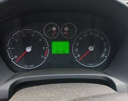 Красный Форд Фиеста, объемом двигателя 1.3 л и пробегом 85 тыс. км за 4200 $, фото 5 на Automoto.ua