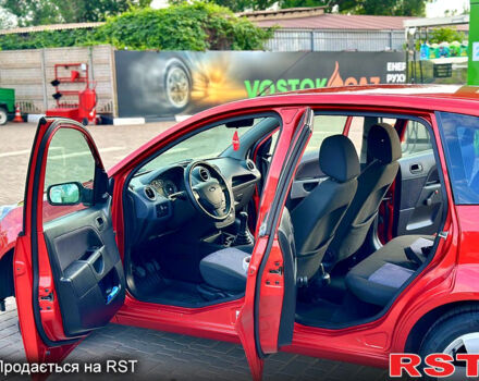 Красный Форд Фиеста, объемом двигателя 1.2 л и пробегом 207 тыс. км за 4900 $, фото 10 на Automoto.ua