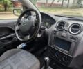 Красный Форд Фиеста, объемом двигателя 1.2 л и пробегом 250 тыс. км за 2497 $, фото 3 на Automoto.ua