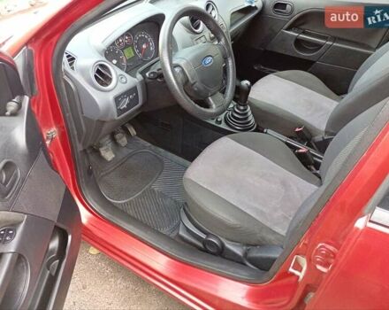 Красный Форд Фиеста, объемом двигателя 1.3 л и пробегом 180 тыс. км за 3800 $, фото 11 на Automoto.ua