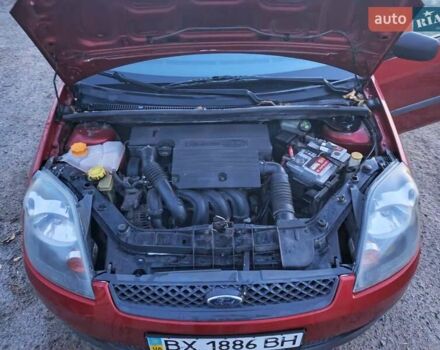 Красный Форд Фиеста, объемом двигателя 1.24 л и пробегом 200 тыс. км за 3600 $, фото 11 на Automoto.ua