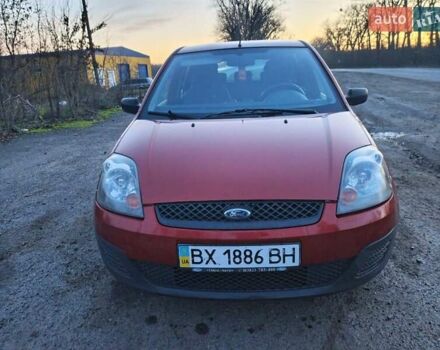 Красный Форд Фиеста, объемом двигателя 1.24 л и пробегом 200 тыс. км за 3600 $, фото 7 на Automoto.ua