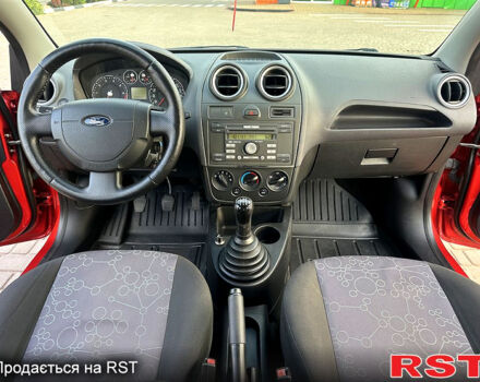 Красный Форд Фиеста, объемом двигателя 1.2 л и пробегом 207 тыс. км за 4900 $, фото 13 на Automoto.ua