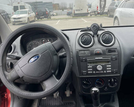 Красный Форд Фиеста, объемом двигателя 1.3 л и пробегом 159 тыс. км за 3450 $, фото 14 на Automoto.ua