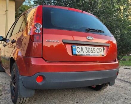 Красный Форд Фиеста, объемом двигателя 1.39 л и пробегом 240 тыс. км за 3600 $, фото 4 на Automoto.ua