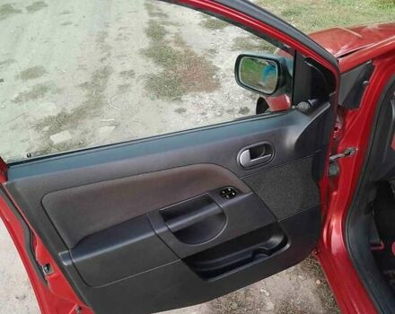 Красный Форд Фиеста, объемом двигателя 1.4 л и пробегом 306 тыс. км за 4100 $, фото 2 на Automoto.ua