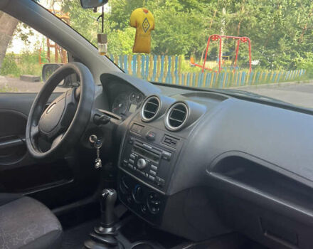 Красный Форд Фиеста, объемом двигателя 1.3 л и пробегом 218 тыс. км за 2999 $, фото 8 на Automoto.ua