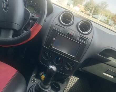 Красный Форд Фиеста, объемом двигателя 1.4 л и пробегом 199 тыс. км за 4500 $, фото 7 на Automoto.ua