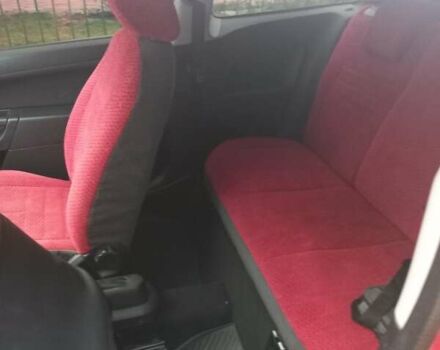 Красный Форд Фиеста, объемом двигателя 1.3 л и пробегом 85 тыс. км за 4200 $, фото 3 на Automoto.ua