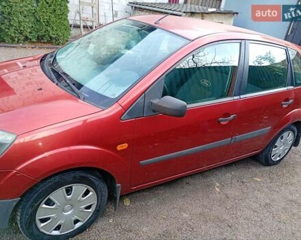 Красный Форд Фиеста, объемом двигателя 1.3 л и пробегом 180 тыс. км за 3800 $, фото 4 на Automoto.ua